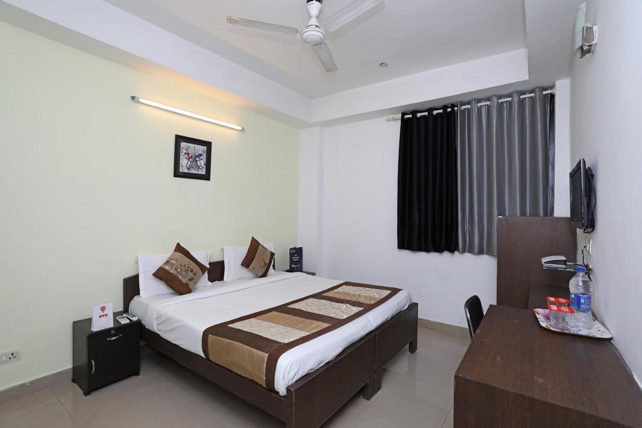 Oyo 11392 The Hotel Grand Hospitality Noida Luaran gambar