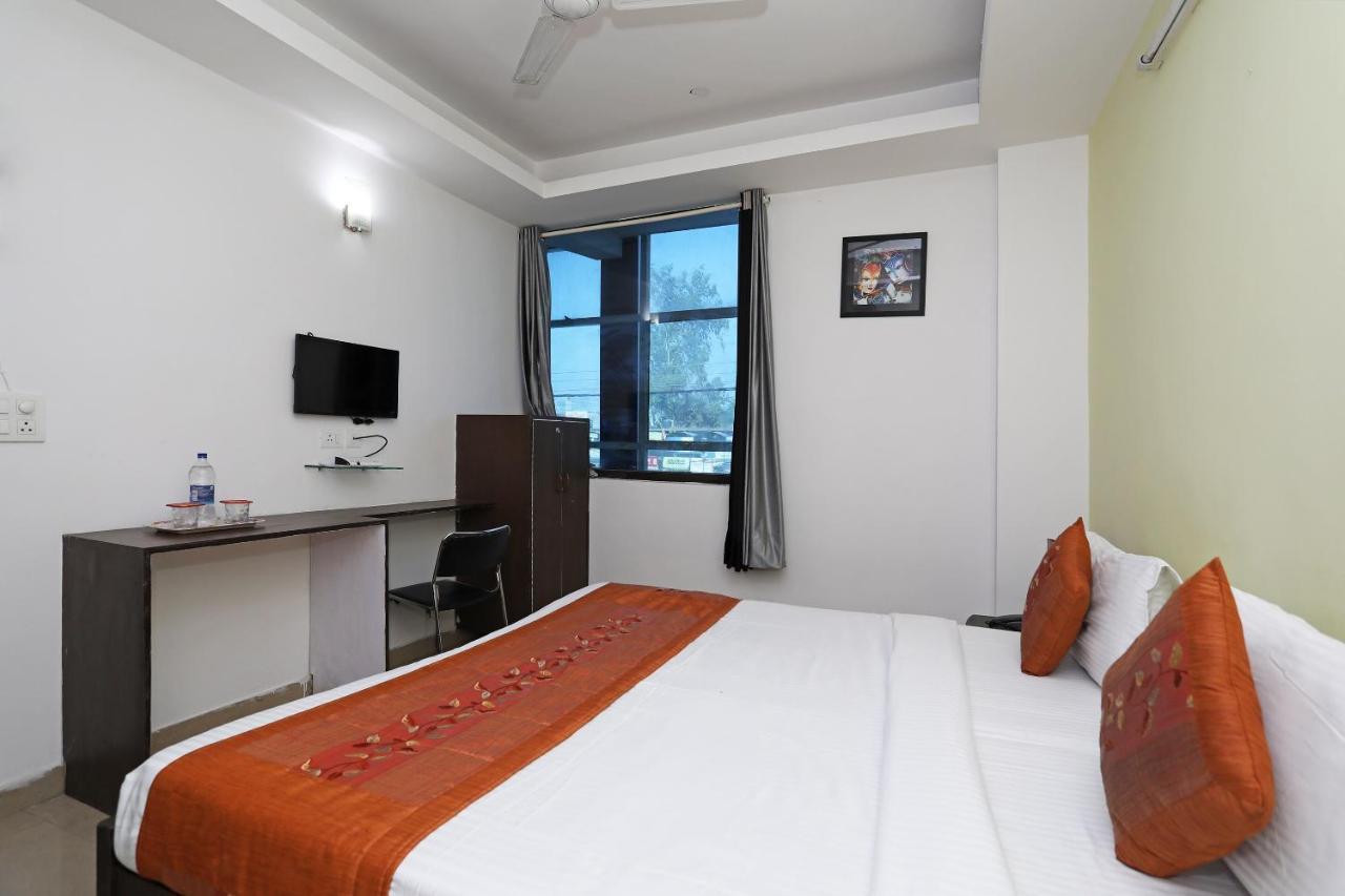 Oyo 11392 The Hotel Grand Hospitality Noida Luaran gambar