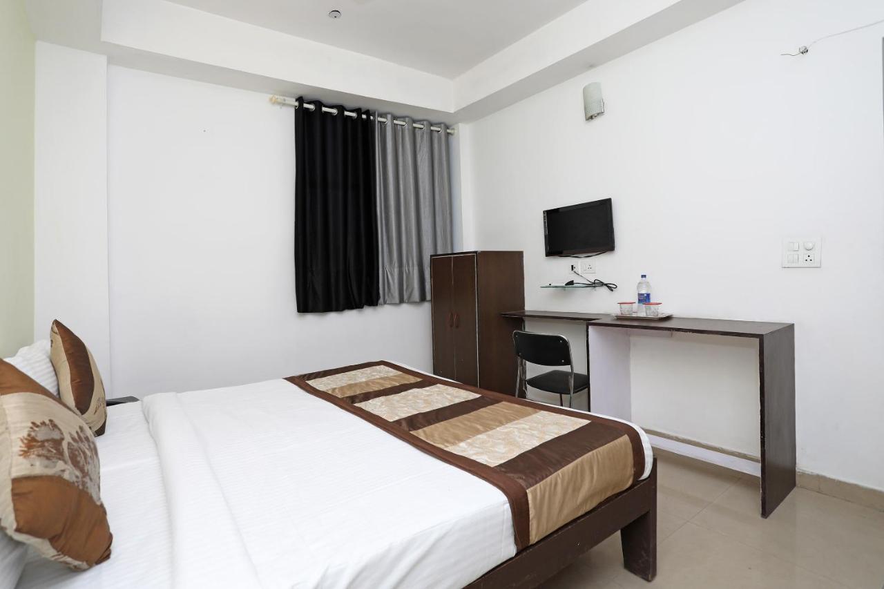 Oyo 11392 The Hotel Grand Hospitality Noida Luaran gambar