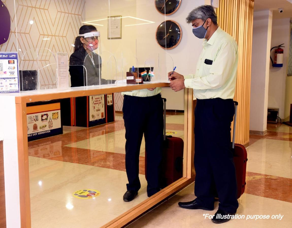 Oyo 11392 The Hotel Grand Hospitality Noida Luaran gambar