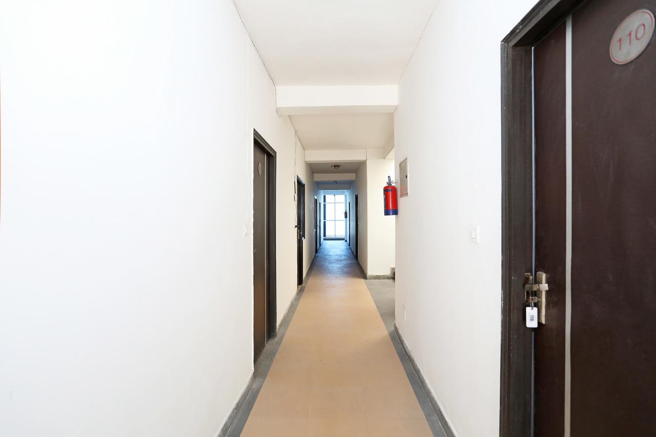 Oyo 11392 The Hotel Grand Hospitality Noida Luaran gambar