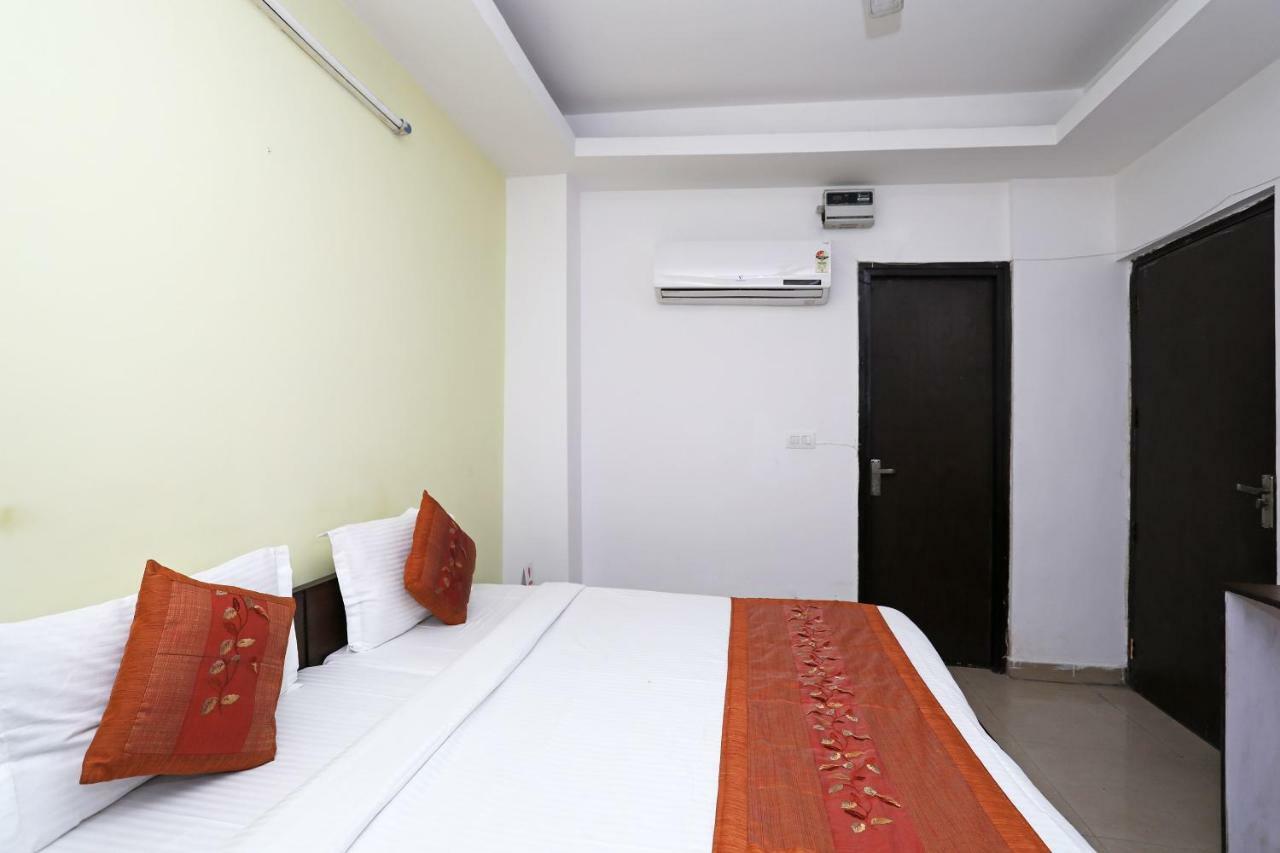 Oyo 11392 The Hotel Grand Hospitality Noida Luaran gambar